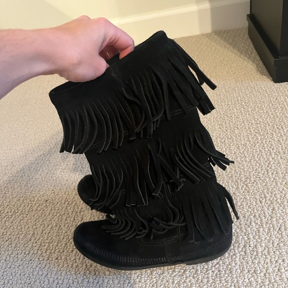 Black Minnetonka 3 Layer Fringe Boot Size 7 - Picture 6 of 8